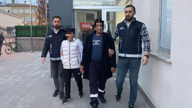 Erzincan’da Göçmen Kaçakçısı 5 Kişi Tutuklandı