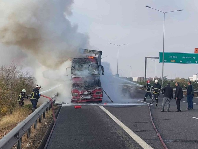 Seyir Halinde Alev Alan Tır Kül Oldu