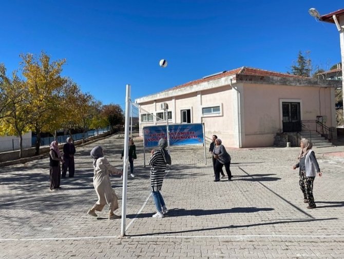 Selendi’de ’Evinin Sultanları’ Sahada Buluştu