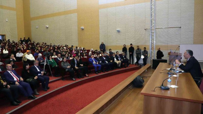 Hukuk Fakültesinde ‘Adalet Bilinci’ Konulu Söyleşi Düzenlendi