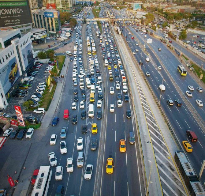 Trafiği Tehlikeye Atan Motosiklet Sürücülerine Uyarı