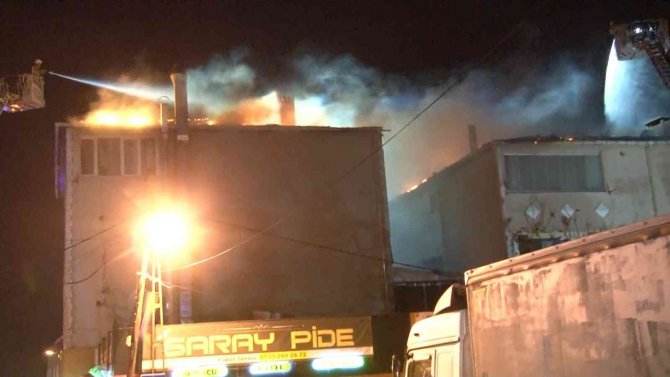 Sultanbeyli’de 3 Bina Alev Alev Yandı