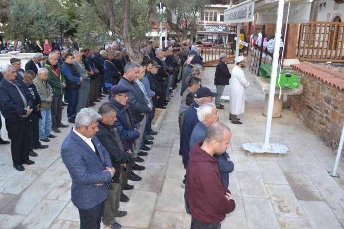 Eski Başkan Son Yolculukta Yalnız Bırakıldı