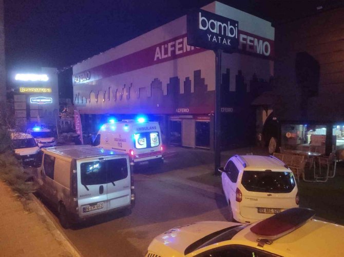 Tartıştığı Kız Arkadaşı Tarafından Bıçaklanan Genç Hayatını Kaybetti