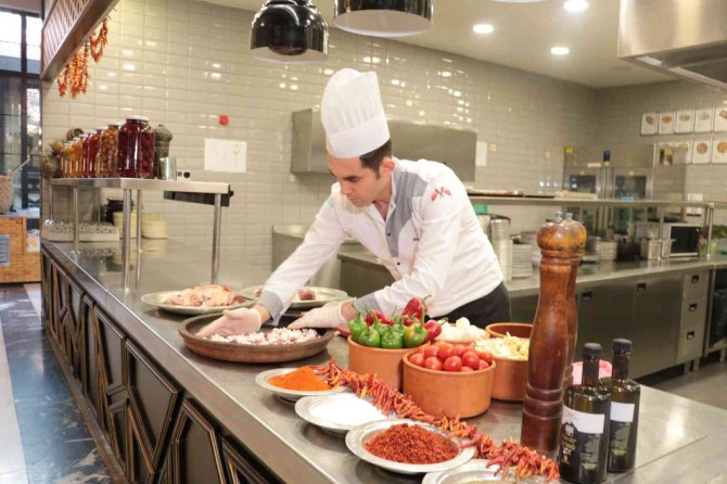 Kahramanmaraş’ın İncisi ‘Eli Böğründe’