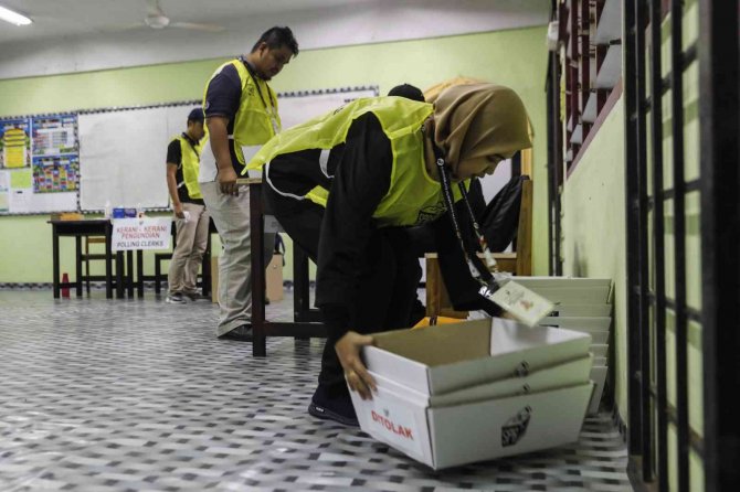 Malezya Halkı Genel Seçim İçin Sandık Başında