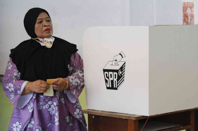 Malezya Halkı Genel Seçim İçin Sandık Başında