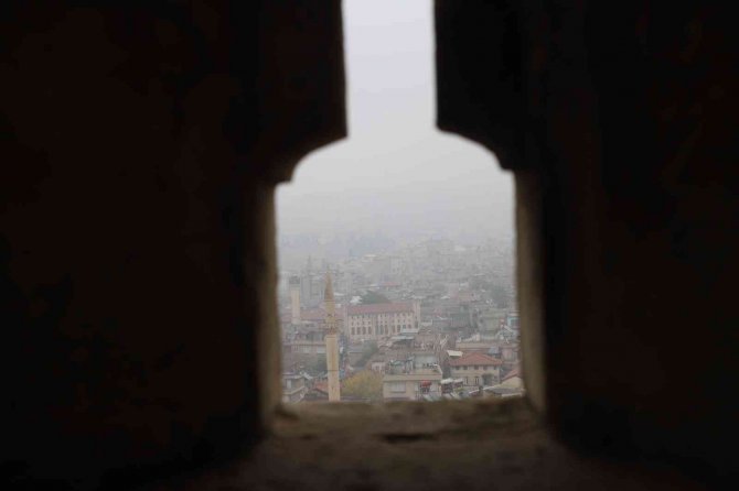 Gaziantep’te Sis Etkisini Sürdürüyor