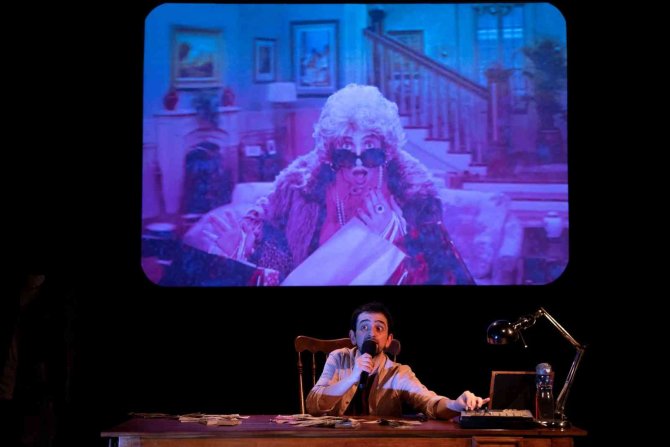 Bir Kmarbazın Ölüm Kılavuzu İzleyiciyle Buluştu