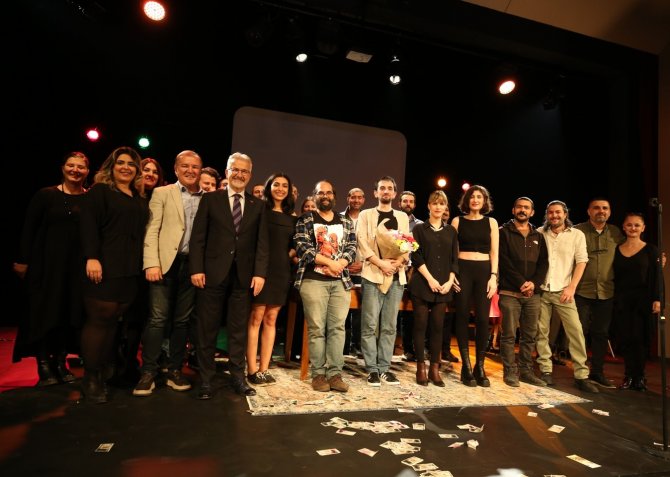 Bir Kmarbazın Ölüm Kılavuzu İzleyiciyle Buluştu