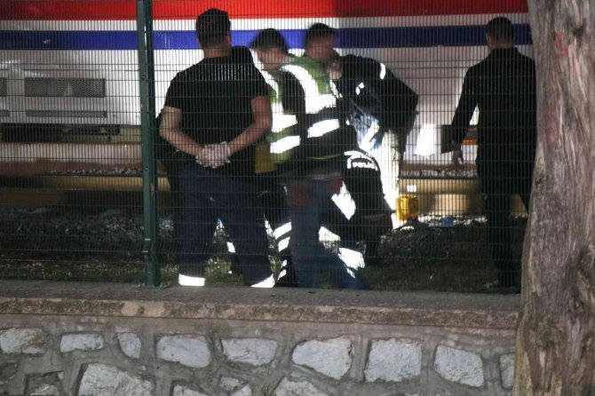 Bir Anlık Dalgınlık Hayattan Kopardı