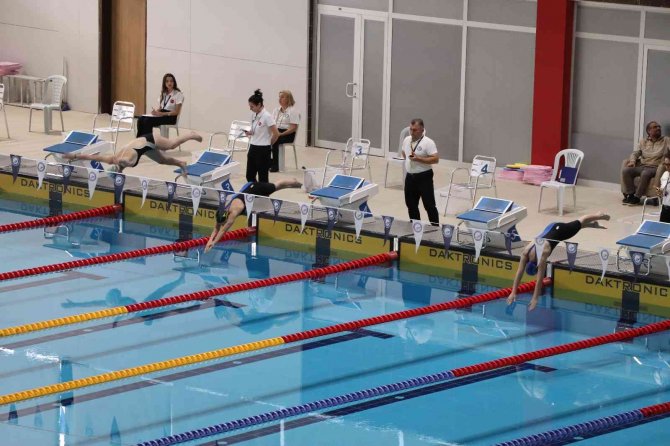 Yüzme Sporcularının Velilerinden ‘Isınmaya Geç Girdik’ Tepkisi