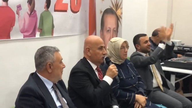 Bakan Kirişci, Söylediği Türküyle Kulakların Pasını Sildi