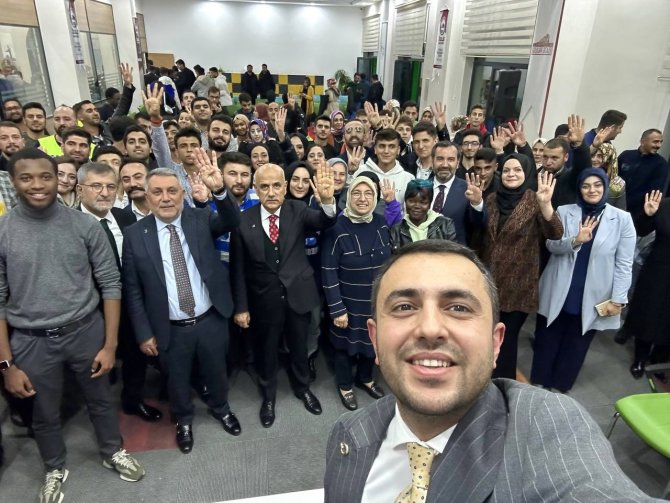 Bakan Kirişci, Söylediği Türküyle Kulakların Pasını Sildi