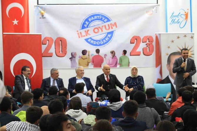 Bakan Kirişci, Söylediği Türküyle Kulakların Pasını Sildi