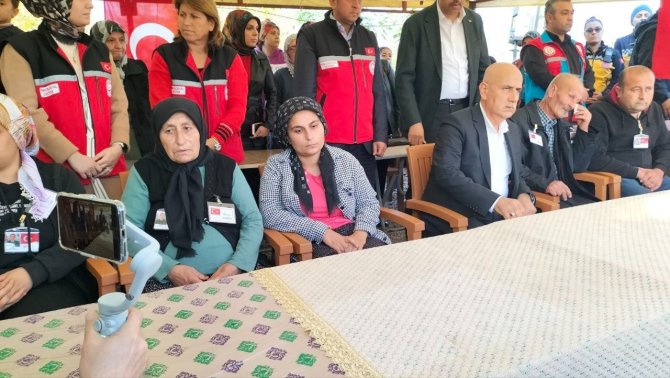 Cumhurbaşkanı Erdoğan Şehidin Ailesiyle Telefonda Görüştü
