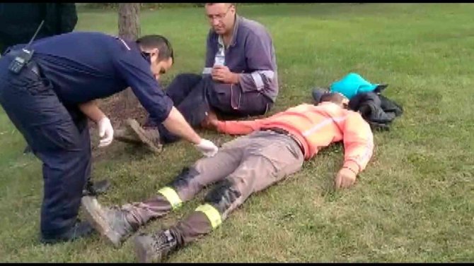 Ümraniye’de Peyzaj Çalışması Yapan İşçilerin Aracına Otomobil Çarptı: 2 Yaralı