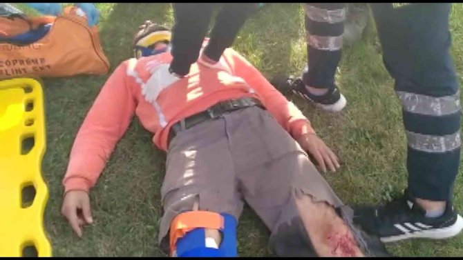 Ümraniye’de Peyzaj Çalışması Yapan İşçilerin Aracına Otomobil Çarptı: 2 Yaralı