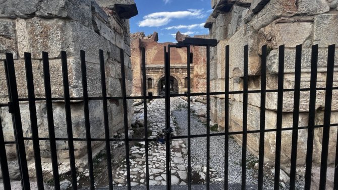 2 Bin Yıllık İ̇stanbul Kapı’daki Mozaik Ve Taş Yol Göz Kamaştırıyor