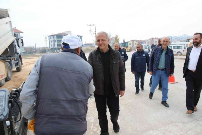 Başkan Üçok: “Bu Sezon 50 Kilometre Sıcak Asfalt Yaptık”