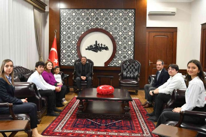 Balıkesir Valisi Hasan Şıldak, Çocuk Hakları Komitesini Kabul Etti