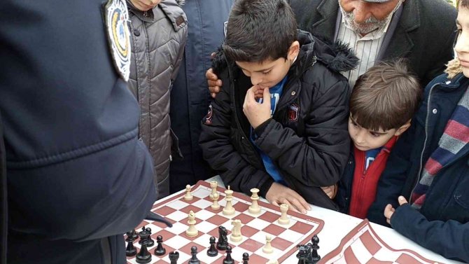 Erciş’te “Sosyal Medyadan Sosyal Meydana” Etkinliği