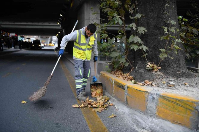 Abb Ekiplerinden Mazgal Tıkanmasına Karşı Yaprak Temizliği