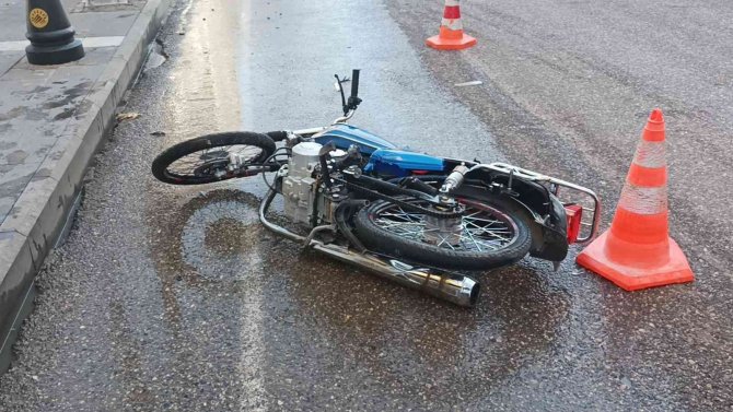 Otomobil İle Motosiklet Çarpıştı: 1 Yaralı