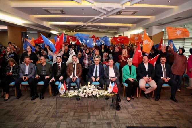 Ak Parti İ̇zmir’de Teşkilat Akademisi ‘Türkiye Yüzyılı’ Eğitim Programı