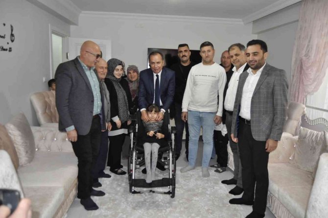 Milletvekili Ceylan Duyarsız Kalmadı, Küçük Elif Akülü Sandalyesine Kavuştu