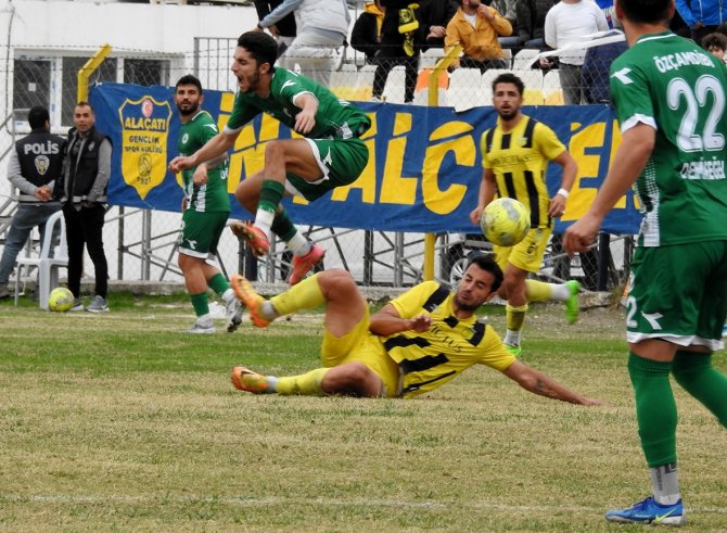 Alaçatıspor Zorlu Rakibini Ezdi Geçti