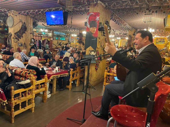 Aşık Maksut Feryadi, Ciğerci Aziz Usta’da Sevenleriyle Buluştu