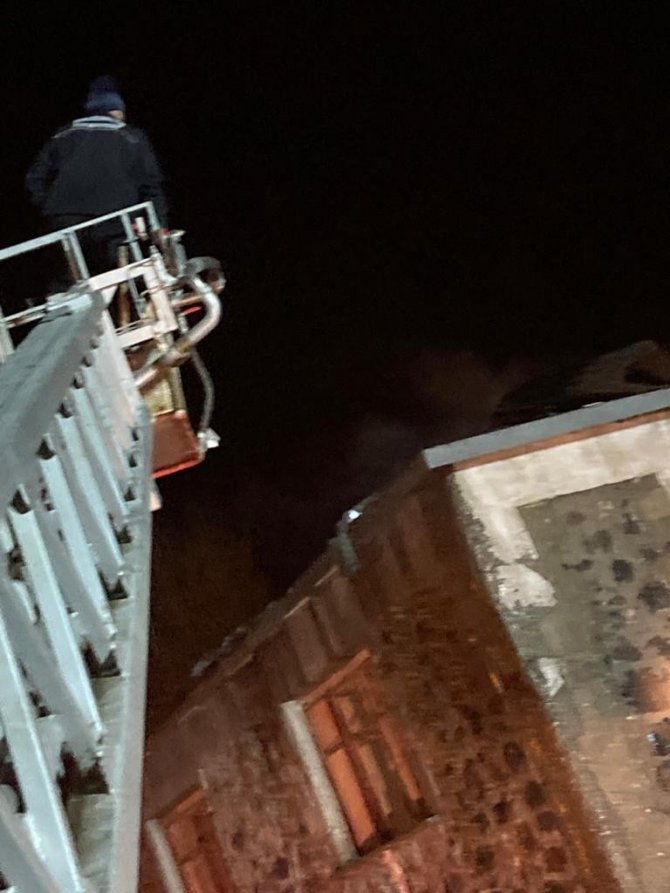 Aşkale’de Köydeki Yangın Korkuttu