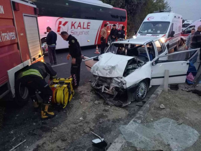 Aydın’da İki Otomobil Kafa Kafaya Çarpıştı: 5 Yaralı