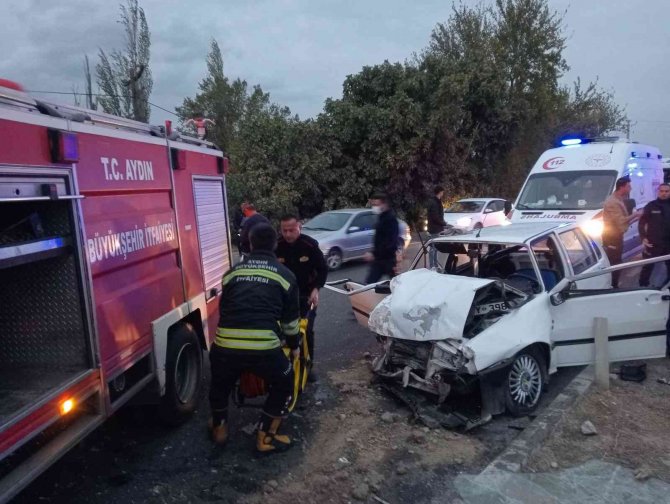 Aydın’da İki Otomobil Kafa Kafaya Çarpıştı: 5 Yaralı