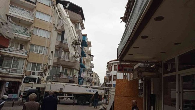 Eve Girebilmek İçin Çilingir Yerine Beton Dökme Makinesi Kullandı