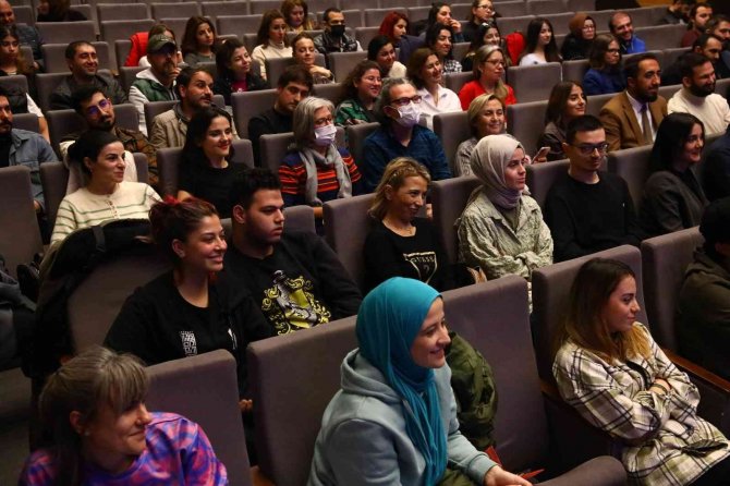 Başakşehir’de İlk Adım Ustalardan Tiyatro Eğitimi Zihni Göktay İle Başladı