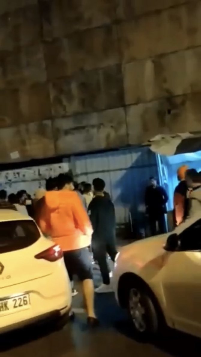İ̇stanbul’da Dehşet Anları Kamerada: Engelli Genci Bıçaklayıp Parasını Gasp Ettiler