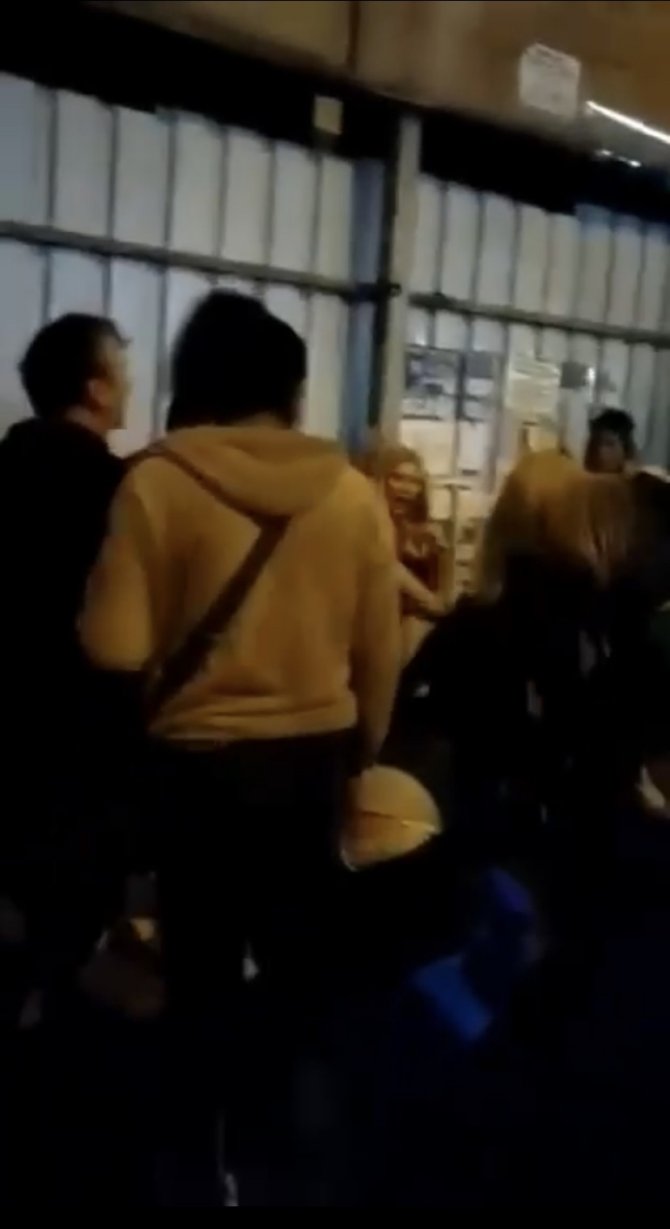İ̇stanbul’da Dehşet Anları Kamerada: Engelli Genci Bıçaklayıp Parasını Gasp Ettiler