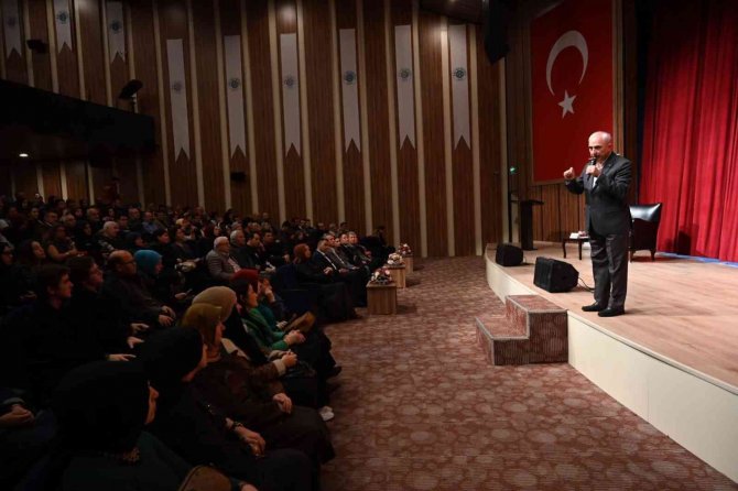 Prof. Dr. Nurullah Genç, Biga’da Konferans Verdi