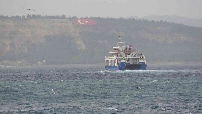Bozcaada’da Yarınki Tüm Feribot Seferleri İptal Edildi
