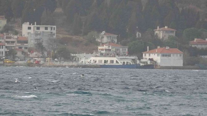 Bozcaada’da Yarınki Tüm Feribot Seferleri İptal Edildi