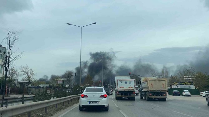 Bursa’da Geri Dönüşüm Deposunda Büyük Yangın