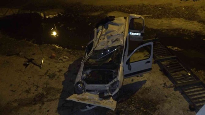 Bursa’da Kontrolden Çıkan Hafif Ticari Araç 5 Metre Yükseklikteki Köprüden Uçtu : 1’i Ağır 2 Kişi Yaralandı