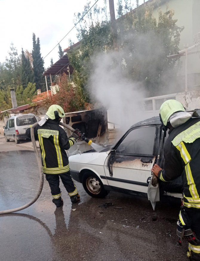Seyir Halindeyken Alev Alan Otomobil Kullanılmaz Hale Geldi