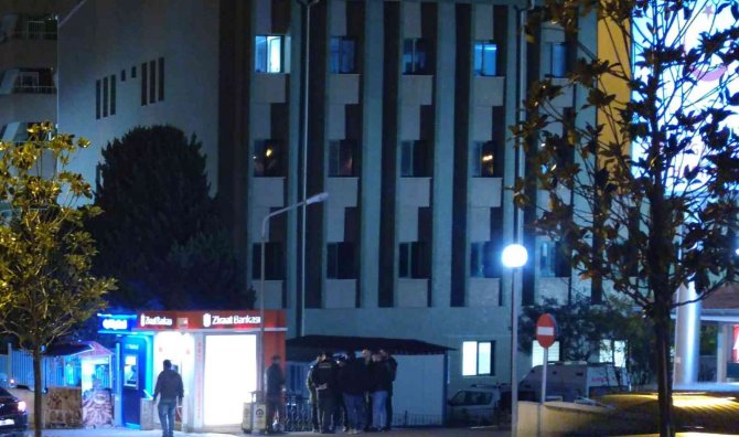 Parkta Karşılaşan Gençlerin Kavgasında Silahlar Konuştu: 1 Ölü, 2 Yaralı