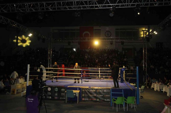 Dünya Şampiyonu Milli Sporcu Şipal Boksa Veda Etti