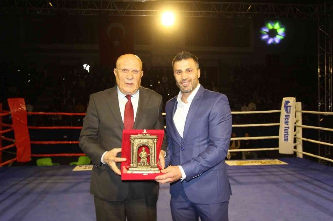 Dünya Şampiyonu Milli Sporcu Şipal Boksa Veda Etti