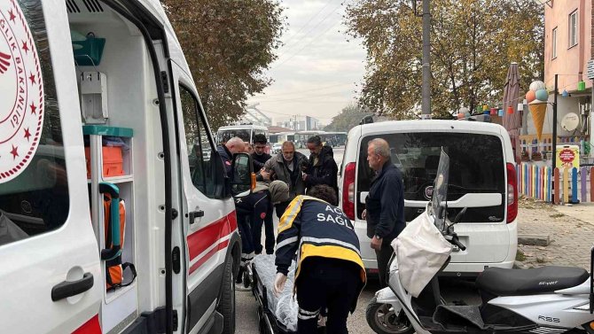 Motosikletten Düşen Sürücü Yaralandı