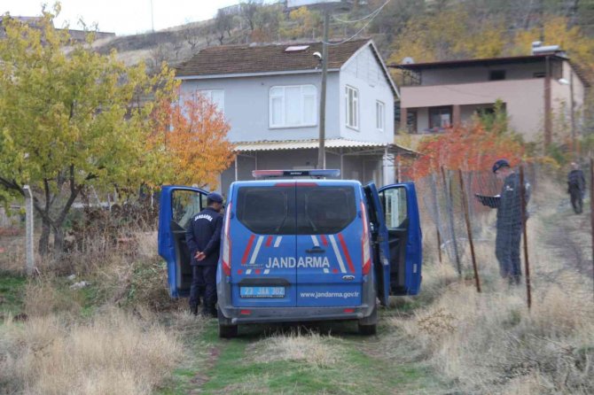 Bu Kadarına Da Pes Dedirten Hırsızlık: Kamyonla Köye Gelen Hırsızlar 15 Evi Talan Etti